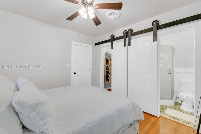Building Photo - 364 Navarre Dr