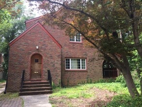 Building Photo - 2505 Vanderbilt Ave
