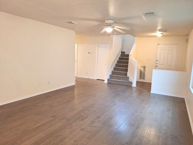 Building Photo - ~~$300 Off 3rd Months Rent~~Spacious 4 bed...