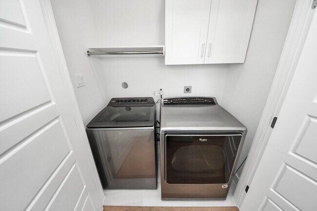 Building Photo - 4623 Cochran St