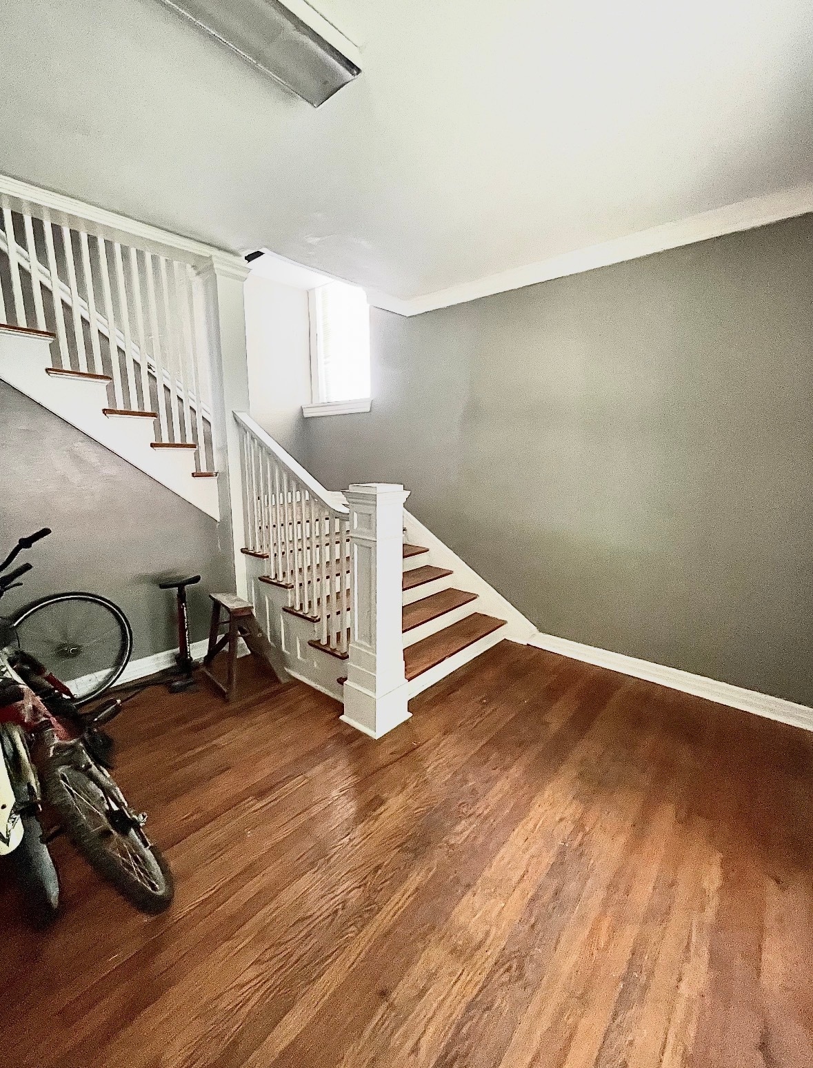 Building Photo - 711 W 38th St