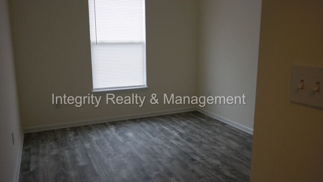 Building Photo - 3-bedroom townhome in Jacksonville