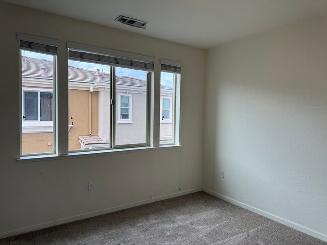 Building Photo - San Jose Comfort, Convenience and Location