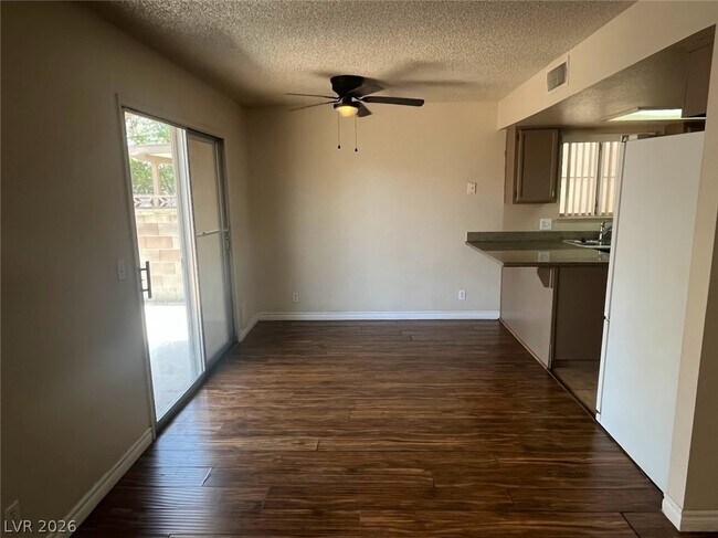 Building Photo - 914 Scarlet Ridge Dr