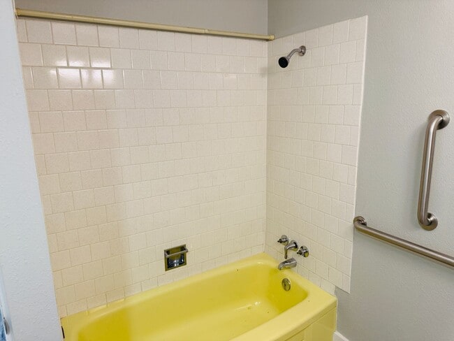 Building Photo - West End Location, Perfect for Daycare Center or Group Home