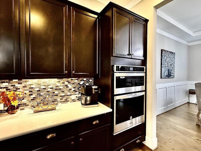 Building Photo - 1316 Spicer Ln