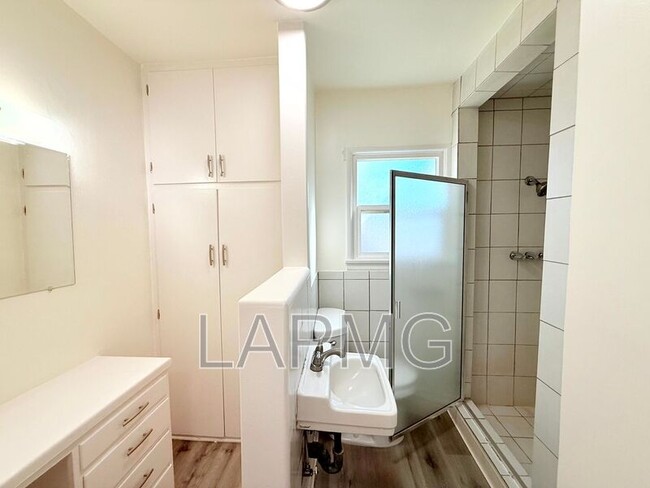 Building Photo - 6200 N Muscatel Ave