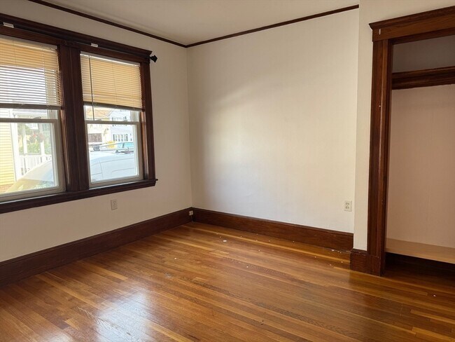 Building Photo - 17 2nd St