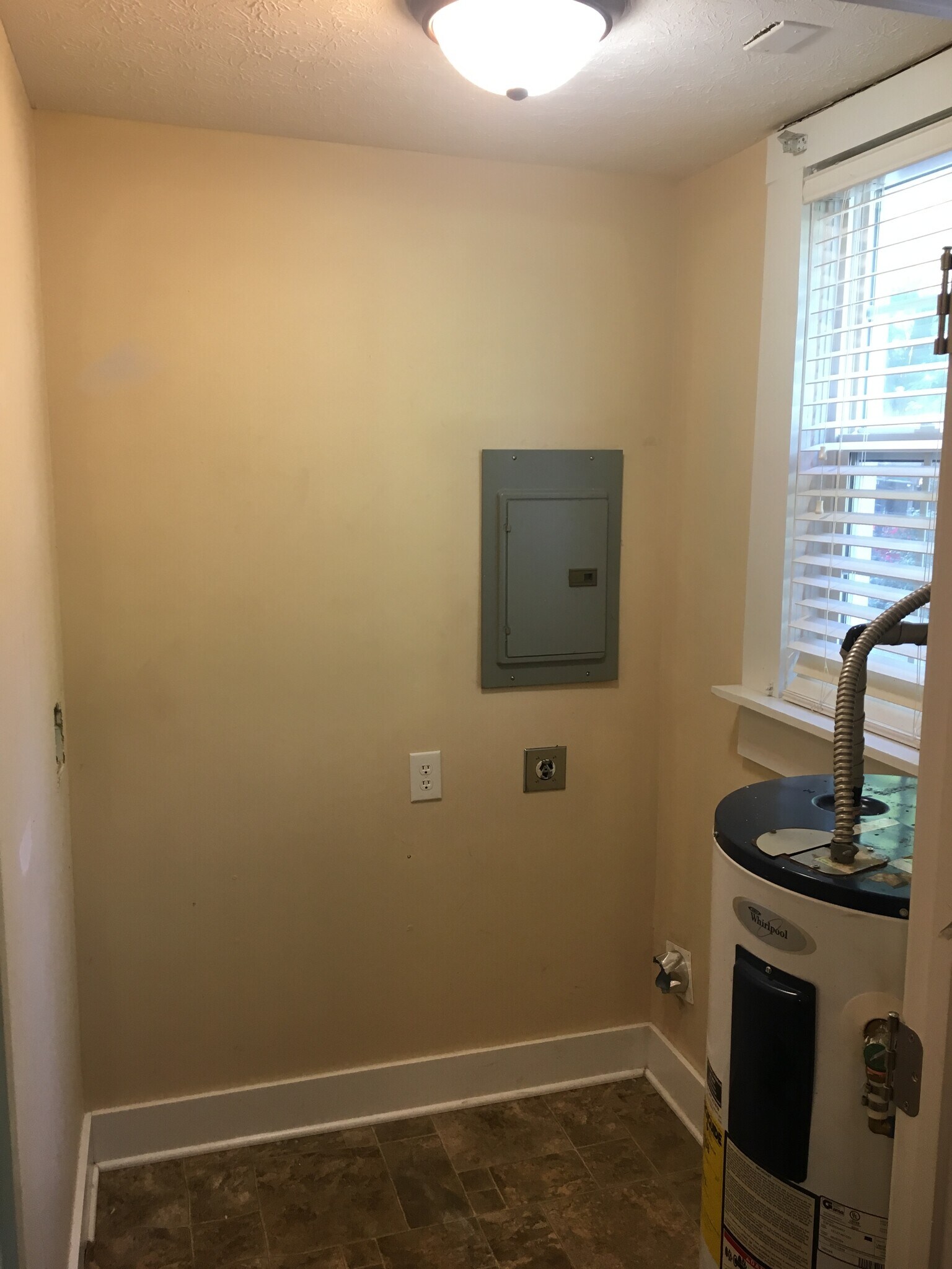 Laundry Room - 105 Barton Rd