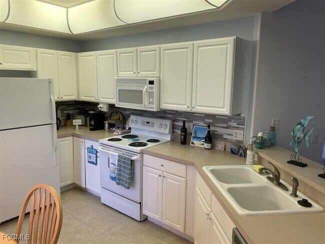 Building Photo - 10028 Colonial Country Club Blvd