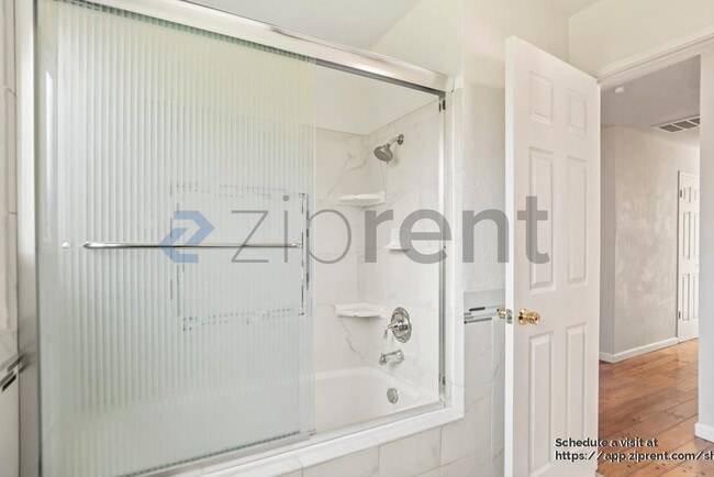 Building Photo - 808 Tremont Ct