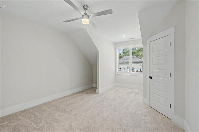 Building Photo - 133 W Putnam Ferry Rd