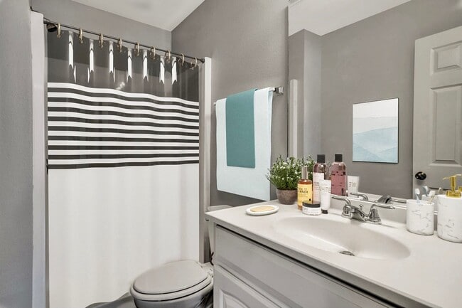 Building Photo - 3 Bedroom 2 Bath Duplex at Mansion Creek in Tyler! 1/2 off first full months rent