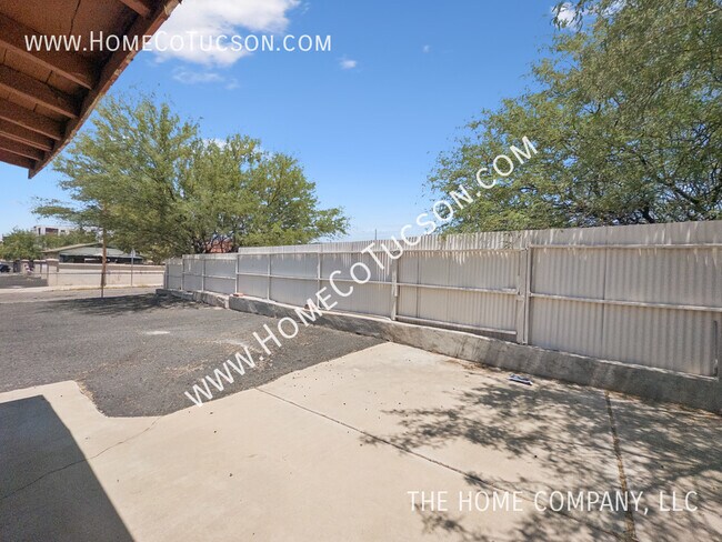 Building Photo - 517 S Main Ave