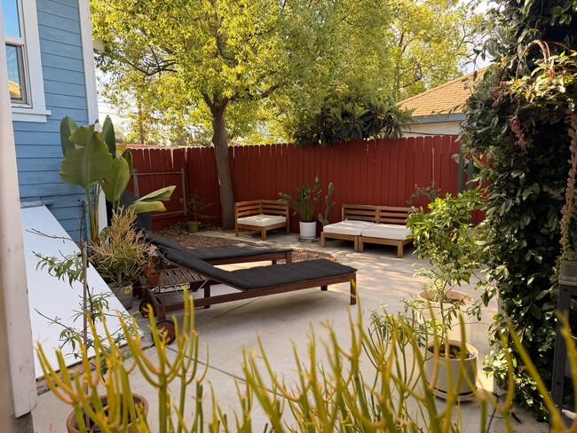 Building Photo - 957 N Avenue 49