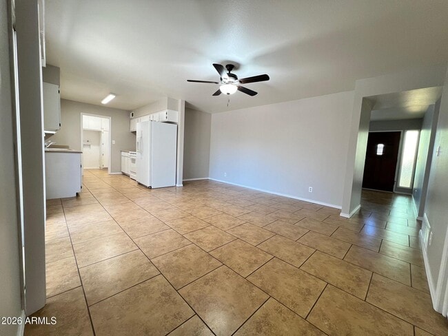 Building Photo - 551 W Gail Dr