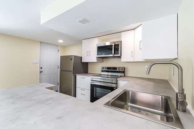 Building Photo - 419 W Jefferson St