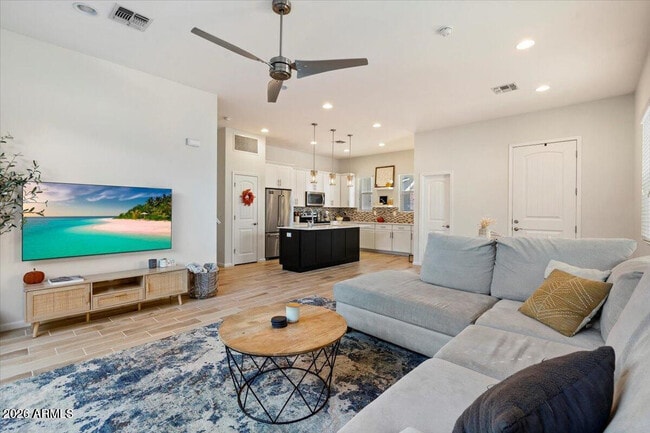 Building Photo - 710 E Boca Raton Rd