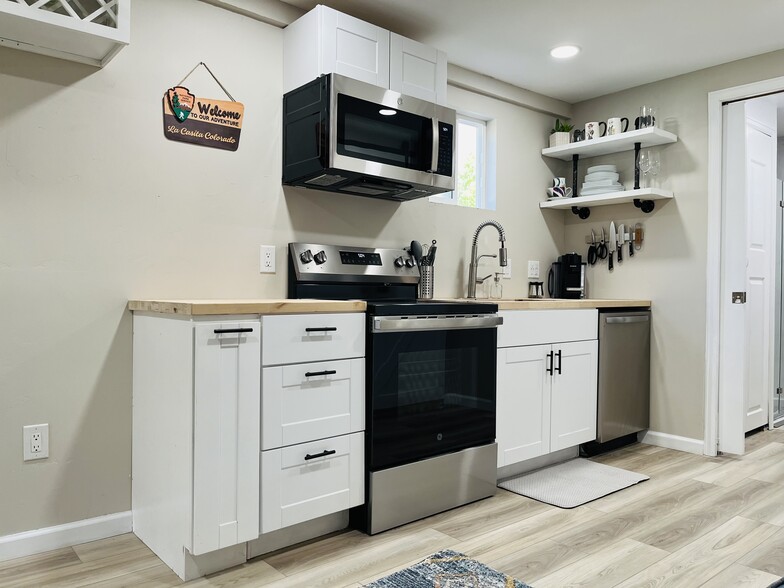 Kitchen - 520 N Cedar St