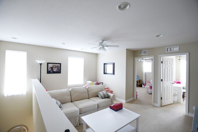 Building Photo - Bonus Loft!