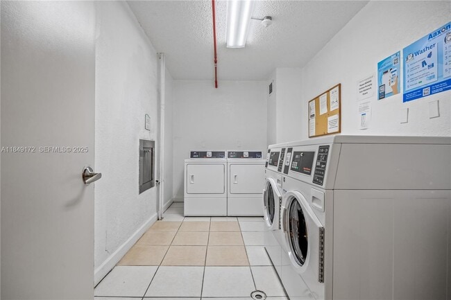 Building Photo - 3001 S Ocean Dr