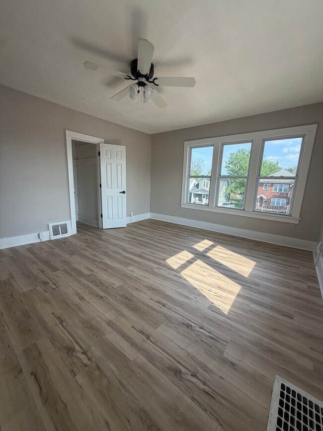 Building Photo - 2905 Madison Ave