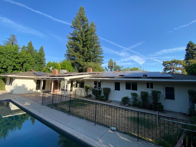 Building Photo - 1217 W Tenaya Way