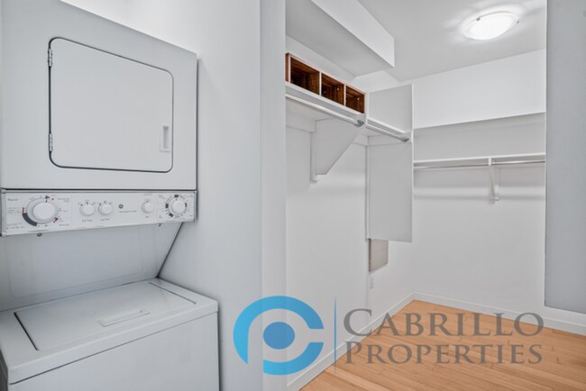 Building Photo - 889 Date St