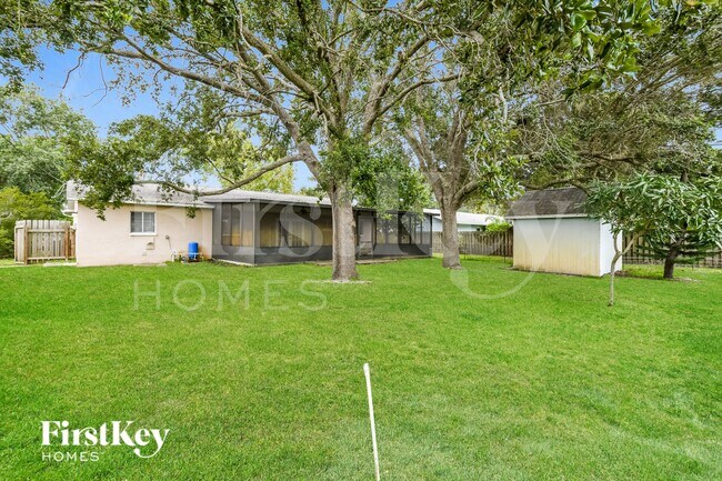 Building Photo - 2278 Hialeah St