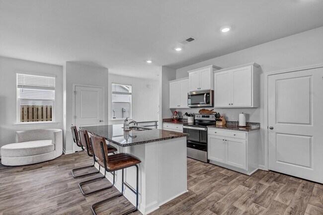 Building Photo - Ways Station Golf course community in Richmond Hill Plantation - 4 Bed/2.5 Bath