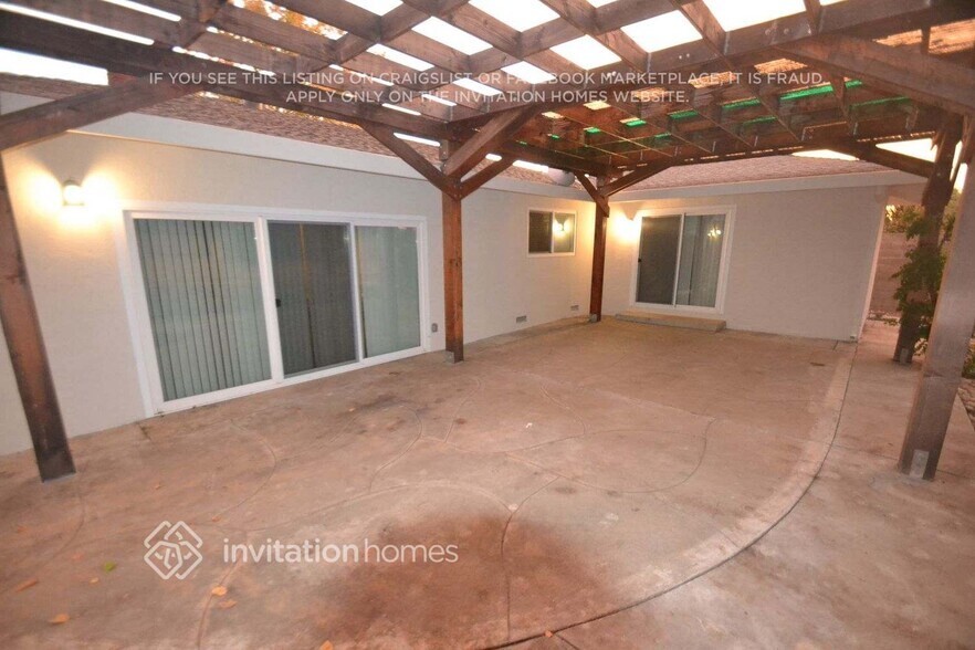 Building Photo - 9149 Thilow Dr