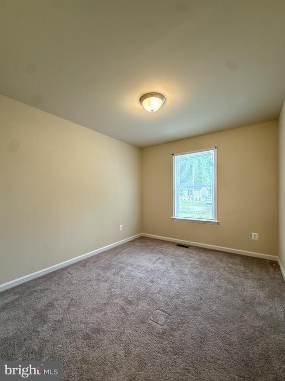 Building Photo - 65 Oak Ln