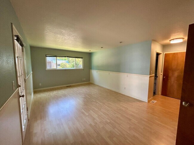 Building Photo - 5166 Graveline Rd