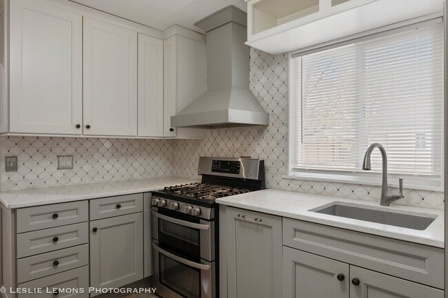 Building Photo - 629 S Main St