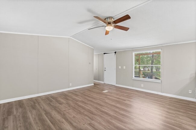 Building Photo - 350 Briar Dr