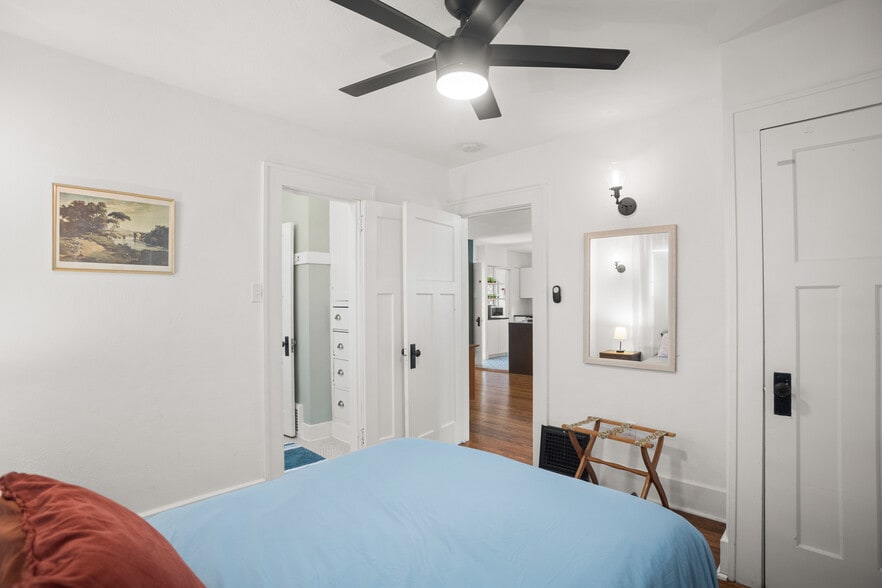 Building Photo - 640 48th St