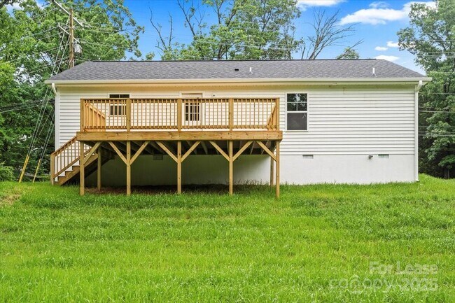 Building Photo - 2890 Shady Ln Ave