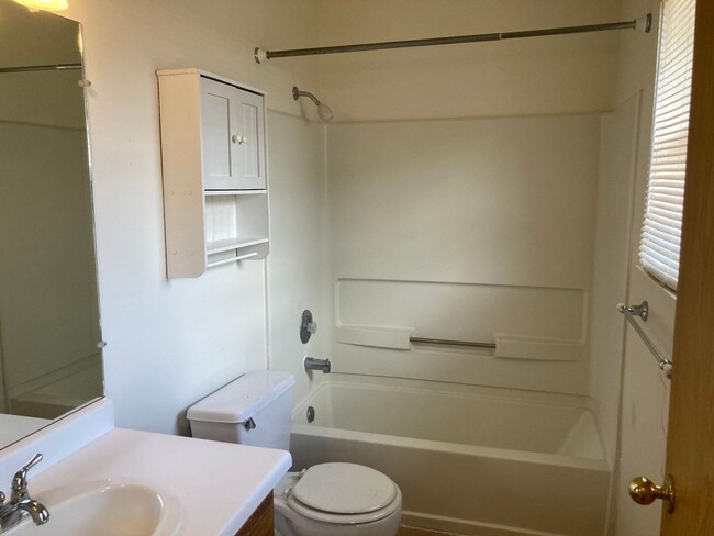 Building Photo - 179 Hermosa Cir