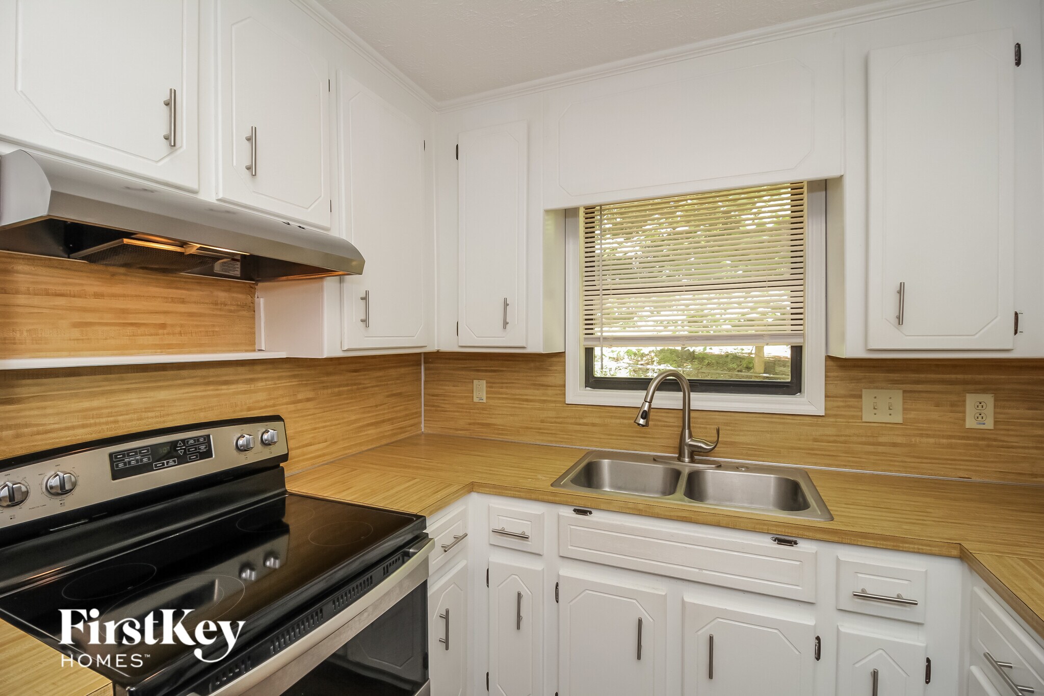 Building Photo - 1049 Rolling Green Dr