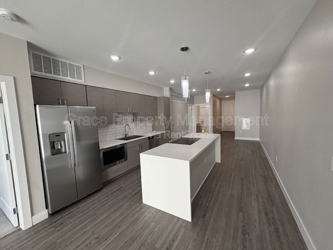 Building Photo - 3500 S Corona St