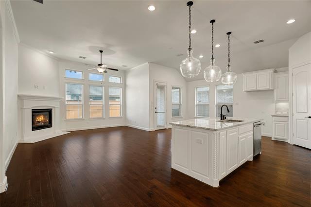 Building Photo - 2850 Sherwood Dr