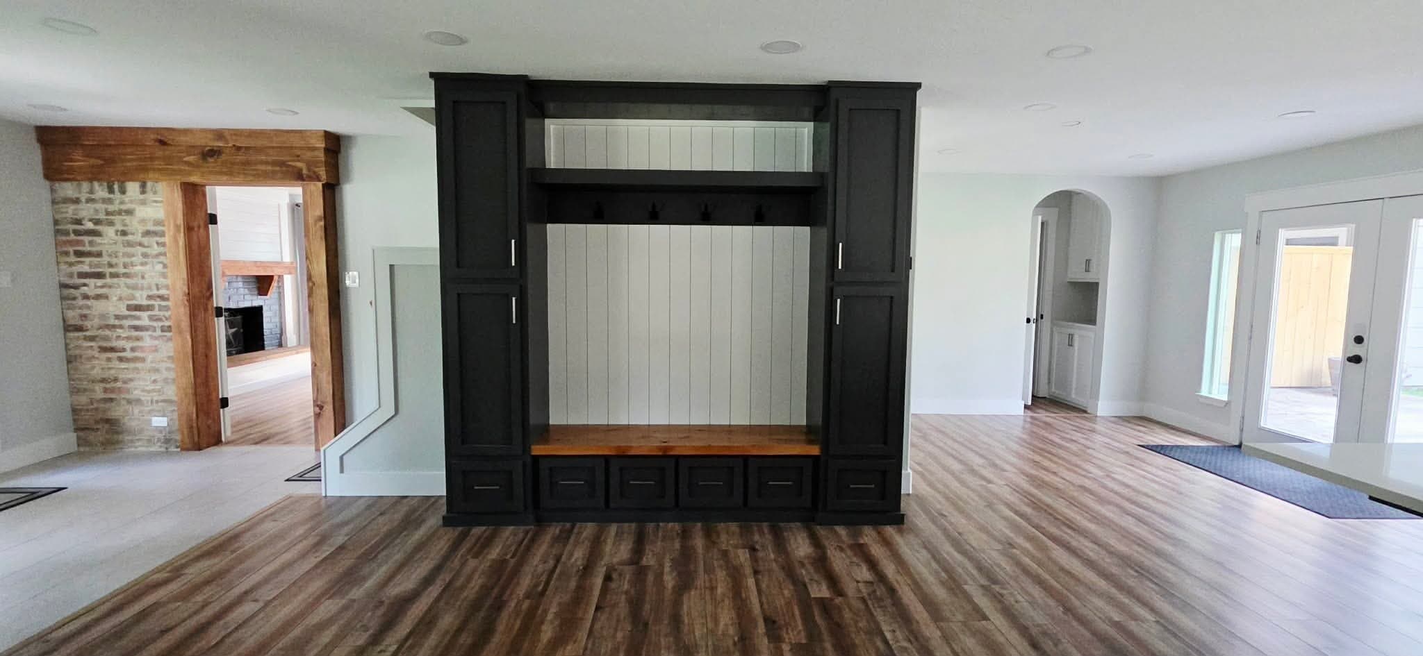 Shoe closet and coat rack - 365 Cumberland Trl