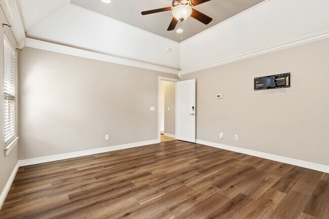 Building Photo - Wonderful home centrally located in Centerton with SOLAR - cut your electric bill down tremendously!