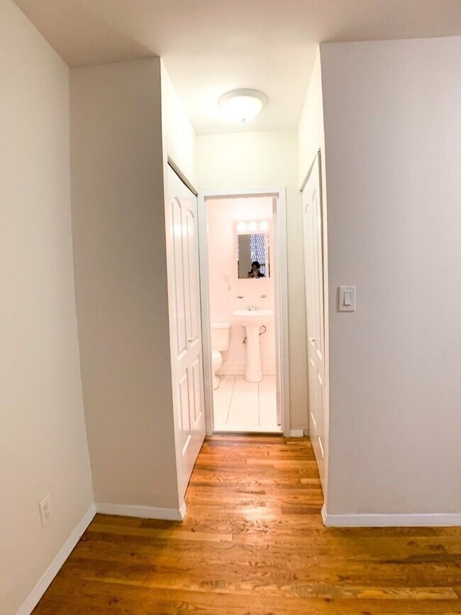 Building Photo - 953 Amsterdam Ave