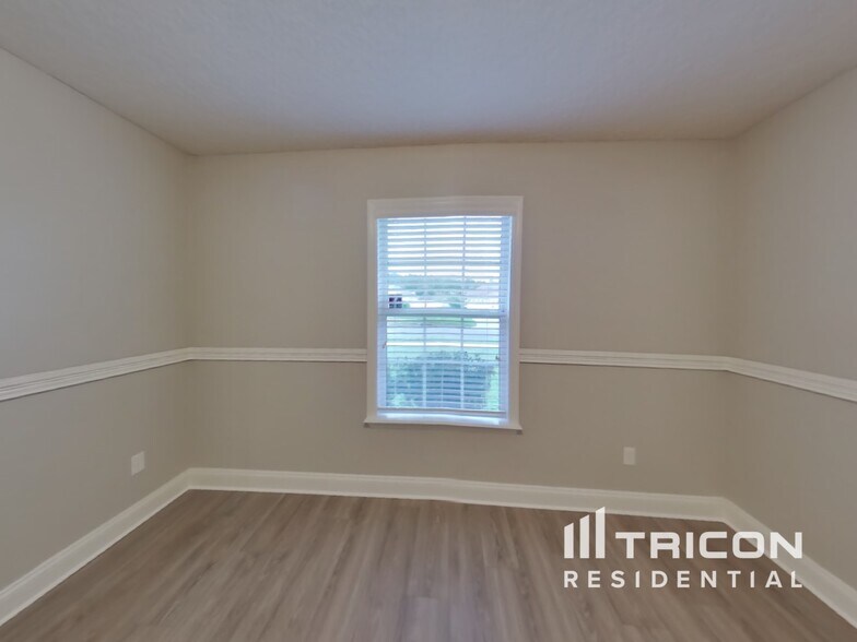 Building Photo - 10768 Stanton Hills Dr E