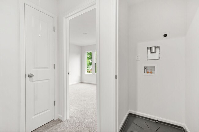 Building Photo - 1223 Oakland Dr SW