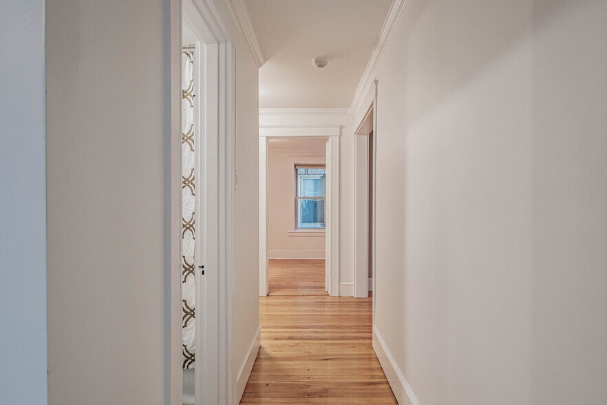 Building Photo - 197 Pine St