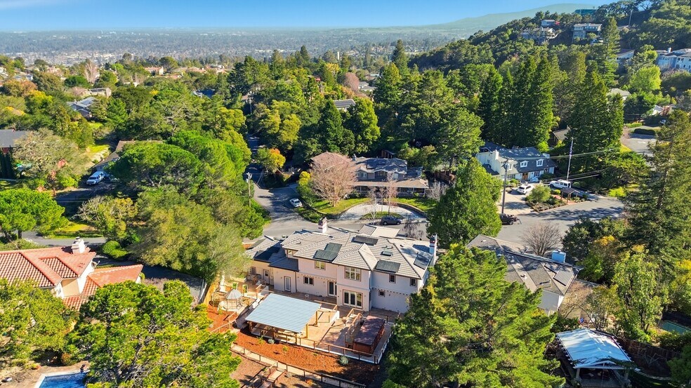 Building Photo - 544 Sunset Way