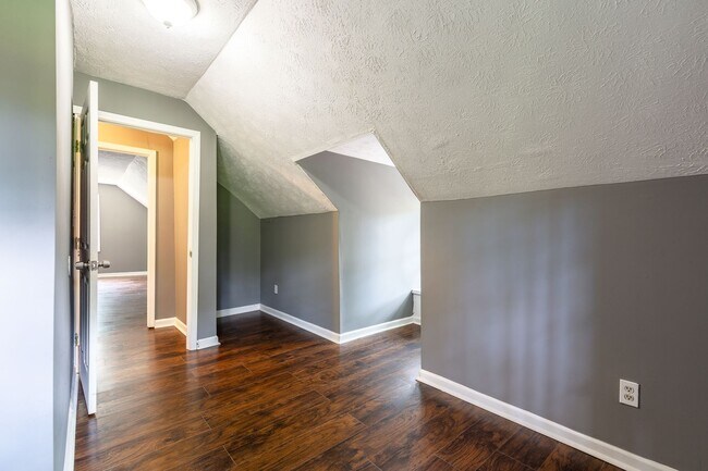 Building Photo - 2502 Rosebud Rd