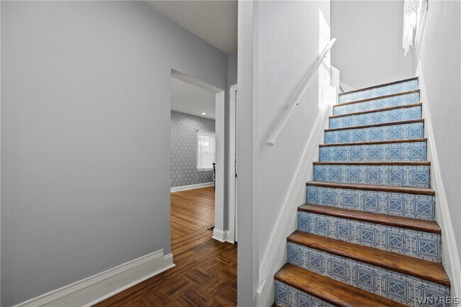 Building Photo - 11 Baynes St